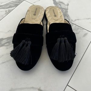 Birdies the Robin in Black size 6.5 NEW